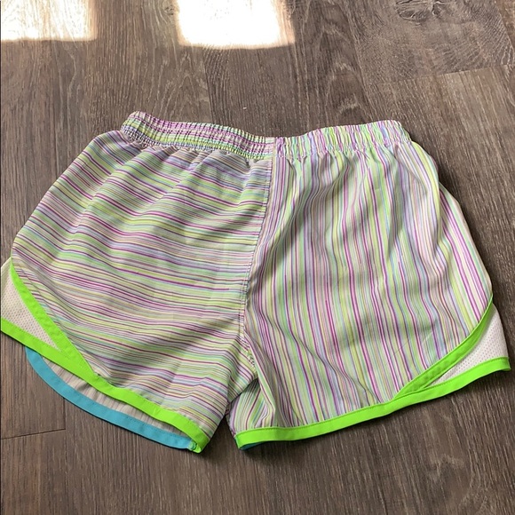 Under armour shorts with adjustable inner ties - Picture 2 of 3